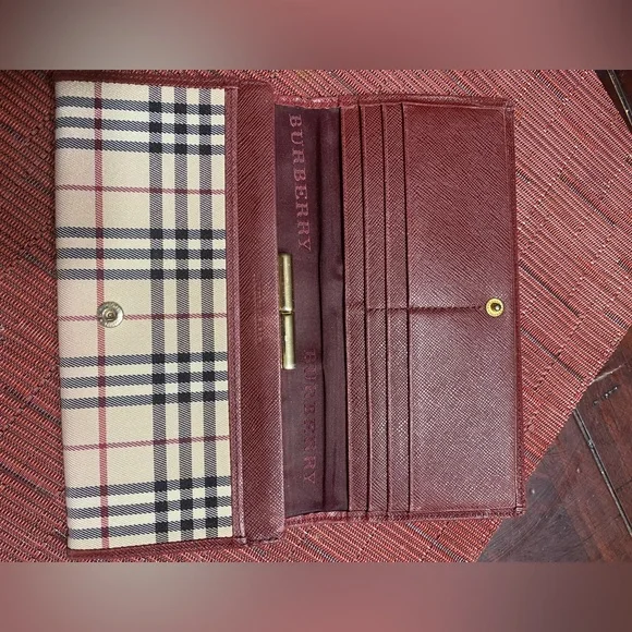 💎Burberry long Wallet with Kisslock gold tone hardware would look cute on chain - Picture 7 of 13